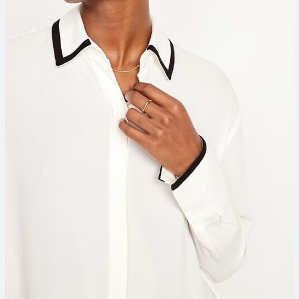 🆕With Tags Women’s Old Navy Loose Crepe Button-Down Shirt